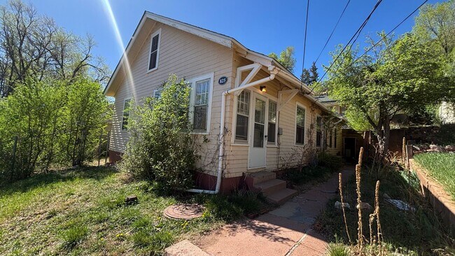 Building Photo - 825 Midland Ave
