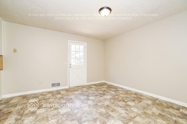 Building Photo - 104 Village Ct