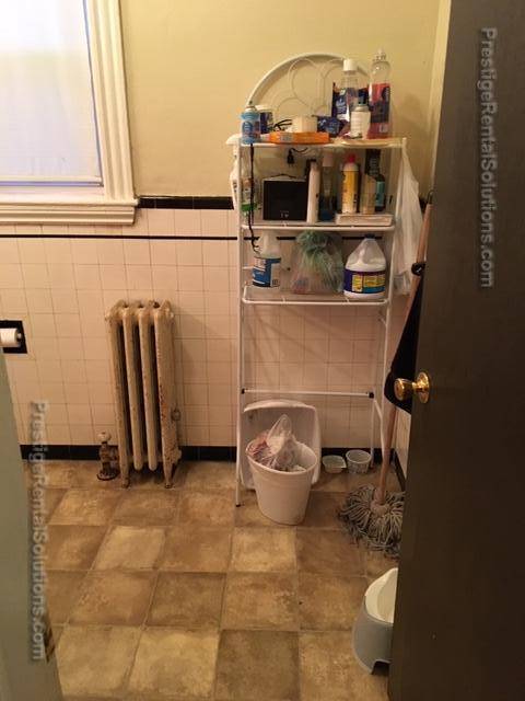 Building Photo - 1140 River St