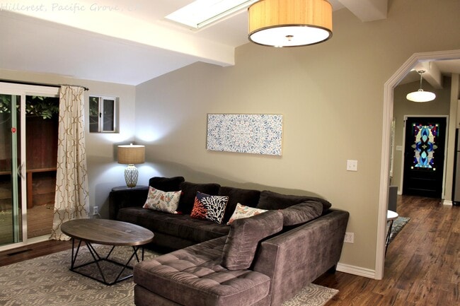 Building Photo - 376 Hillcrest Ave