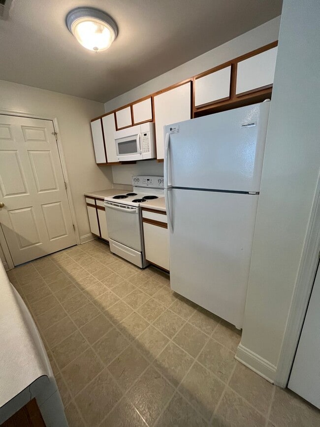 Building Photo - 1911-A/B Tabor Village Dr.