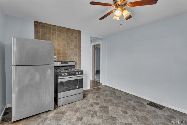 Building Photo - 212 Lockwood Ave
