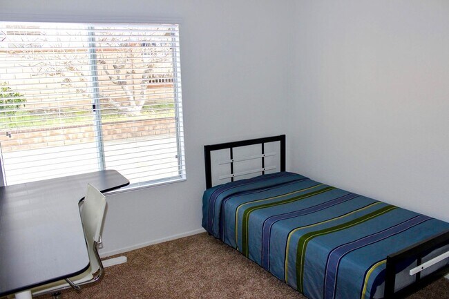 Building Photo - 6752 Carobwood Way