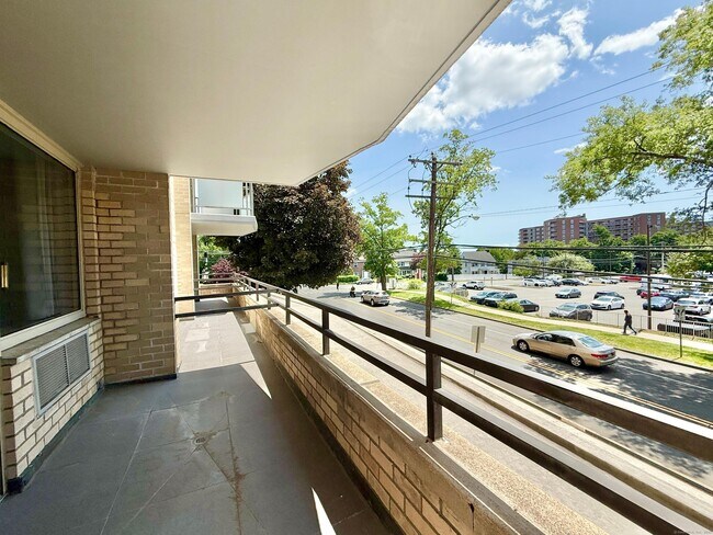Building Photo - 1 Strawberry Hill Ct
