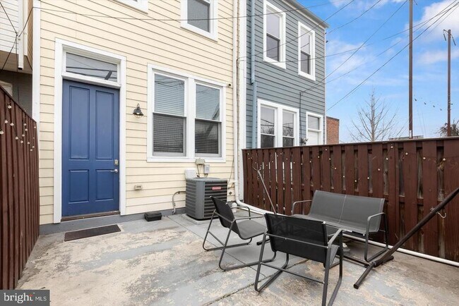 Building Photo - 943 N Patterson Park Ave