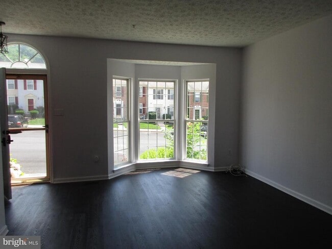 Building Photo - 1024 Jeanett Way