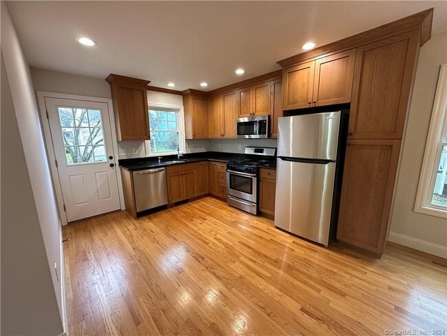 Building Photo - 562 Light St