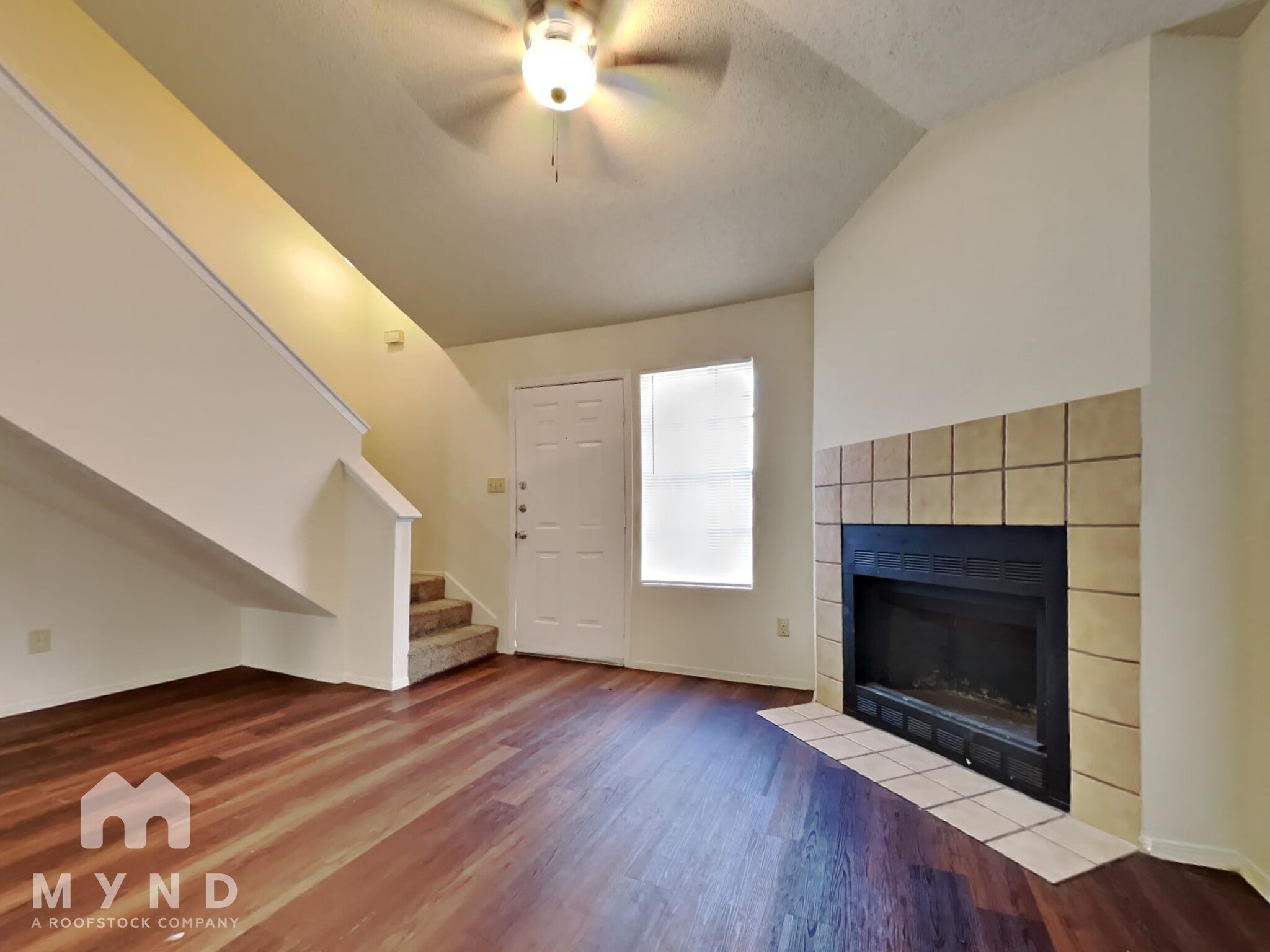 Building Photo - 2214 Creekside Ln