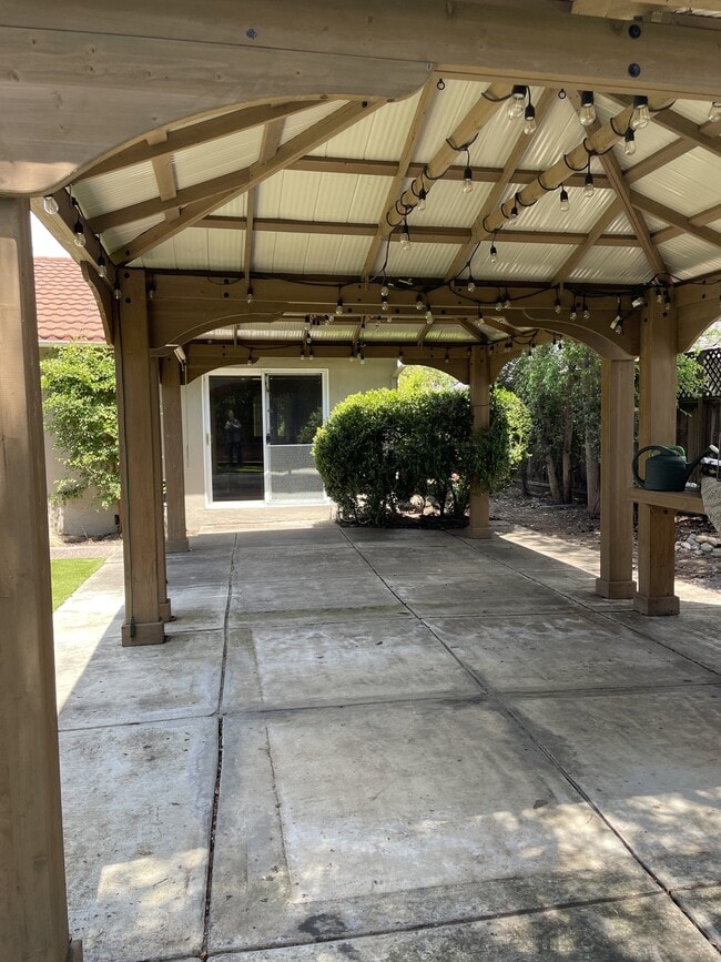 Building Photo - 3538 Parkland Ave