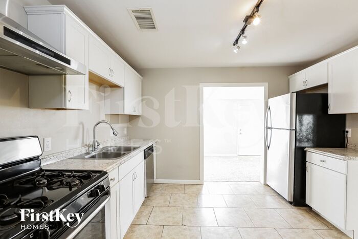 Building Photo - 3625 N 21st Dr