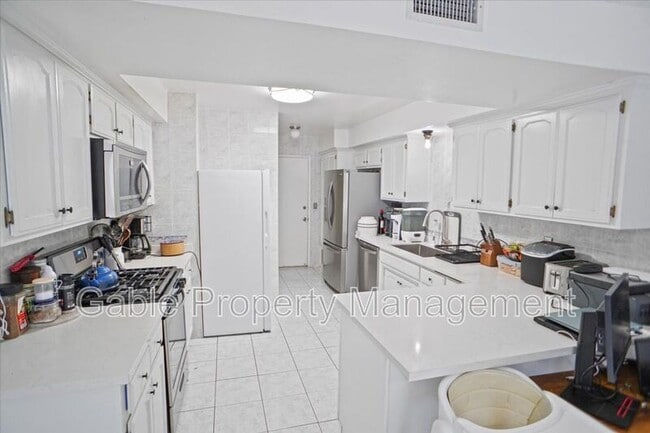 Building Photo - 25249 Ave Dorena