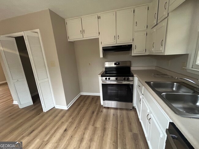 Building Photo - 90 Meadowbrook Ct