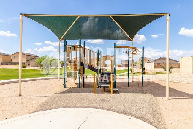 Building Photo - MOVE-IN SPECIAL: Large Home in Coolidge