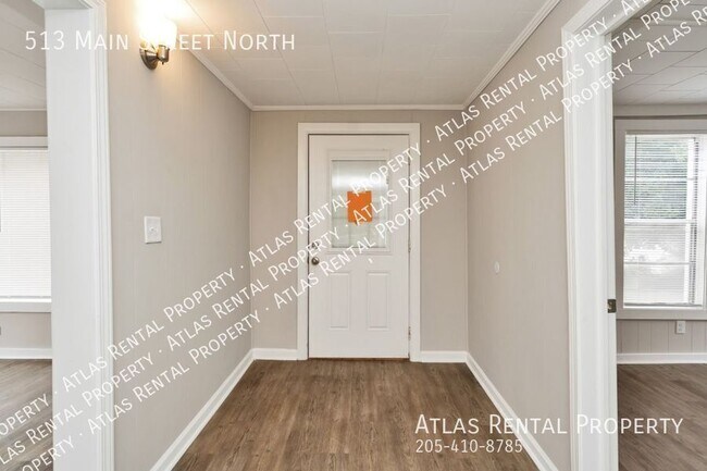 Building Photo - 513 Main St N