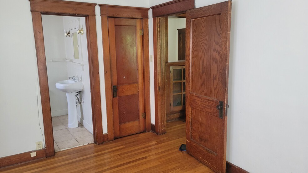 Building Photo - 808 SW 11th St