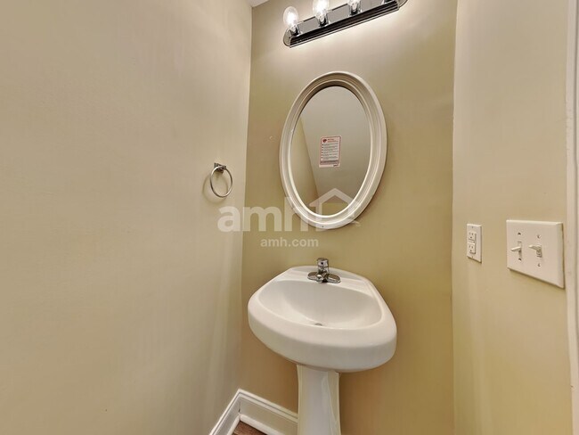 Building Photo - 2 Ristona Dr