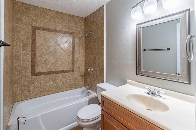 Building Photo - 495 Ansley Dr