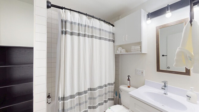 Building Photo - 19 Stanhope St