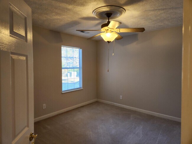 Building Photo - 9398 Pinckney Ln
