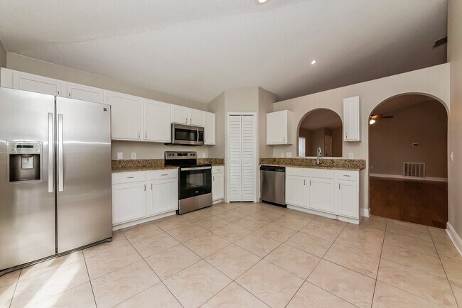 Building Photo - 1018 Brenton Leaf Dr