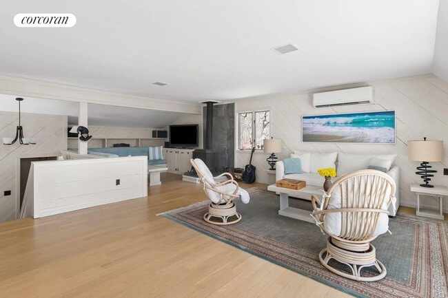 Building Photo - 21 Peconic Ave