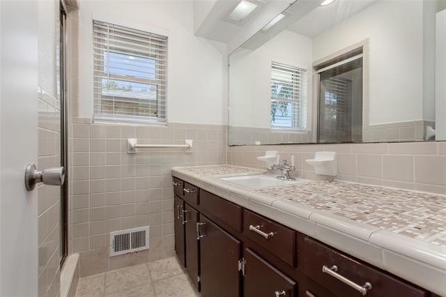 Building Photo - 7475 Brentcove Cir