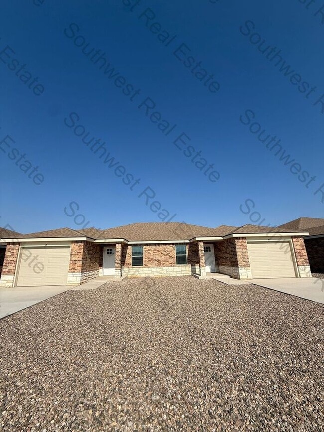Building Photo - Brand new 2 bedroom 2 bath duplex