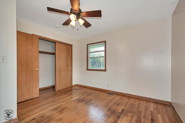 Building Photo - 644 S Calumet Ave