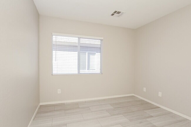 Building Photo - 11638 W Carol Ave