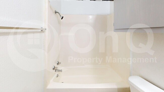 Building Photo - 410 Bryan St