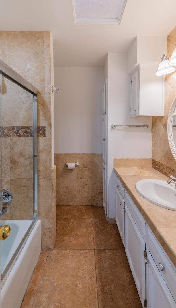 Building Photo - 7113 Welton Dr NE