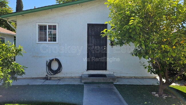 Building Photo - 173 E 15th St