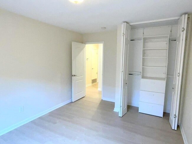 Building Photo - NEW PRICE ! Newly updated Danville Greenbr...