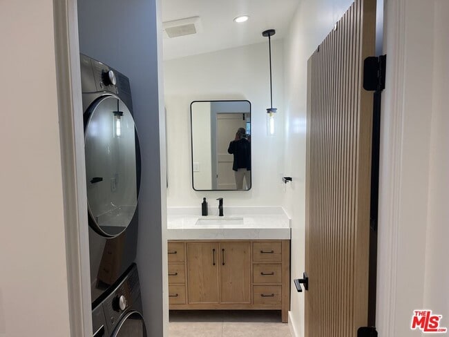 Building Photo - 4234 Ellenita Ave