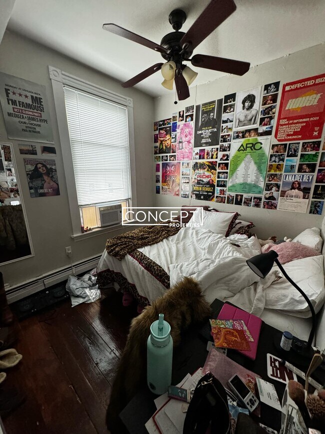 Building Photo - 717 Parker St