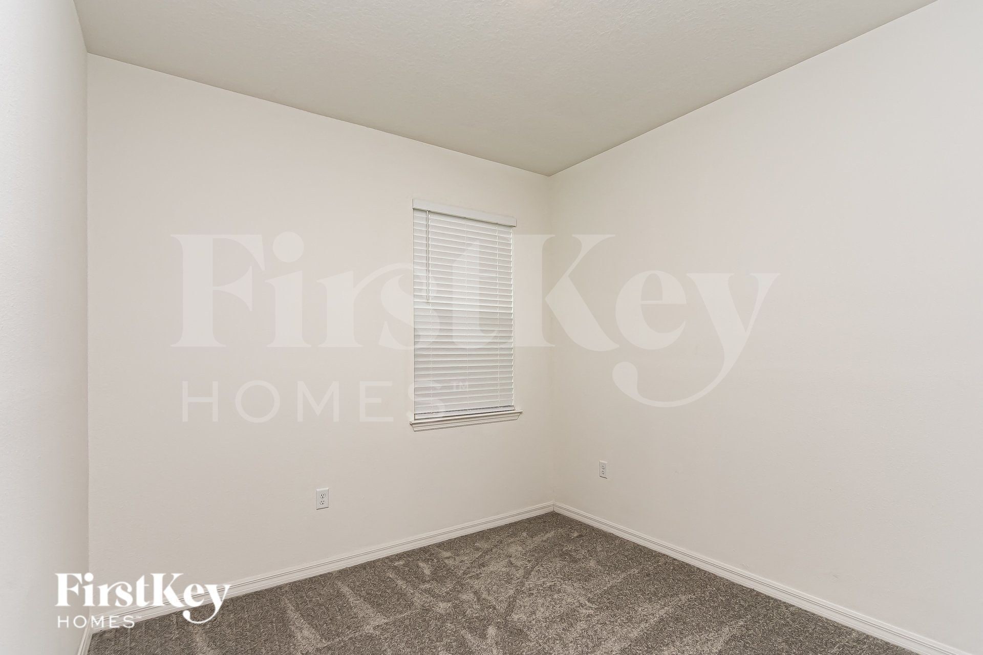 Building Photo - 348 Corbel Ln
