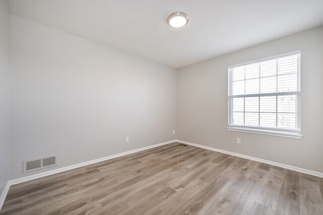 Building Photo - 5991 S Rock Creek Dr