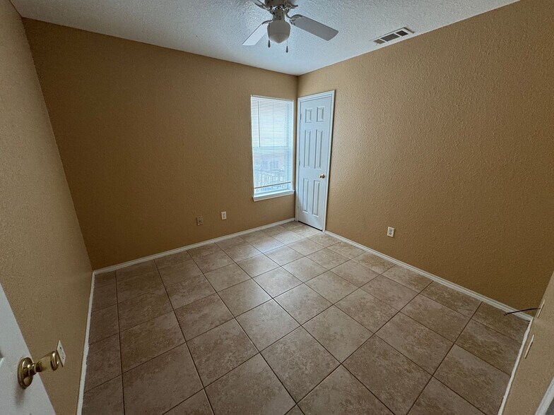 Building Photo - 3203 Toledo Dr