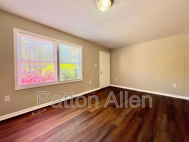 Building Photo - 1754 Meadowbrook Terrace