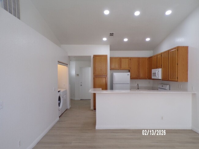 Building Photo - Cute Home