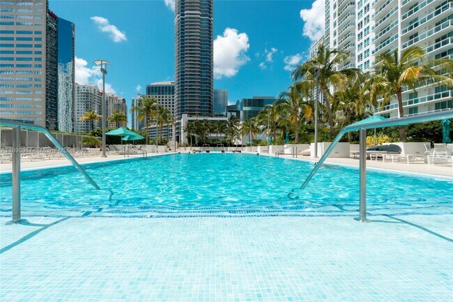 Building Photo - 950 Brickell Bay Dr