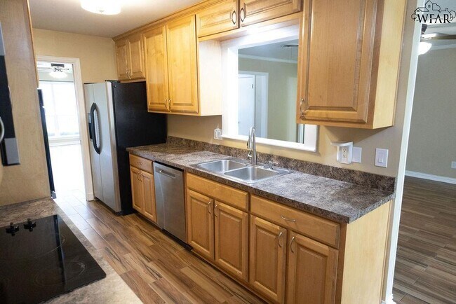 Building Photo - 2824 Barrywood Dr