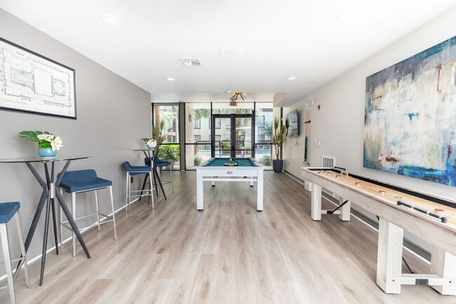 Building Photo - 4001 Fannin St