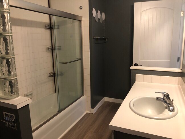 Building Photo - 1007 NW Bryant St