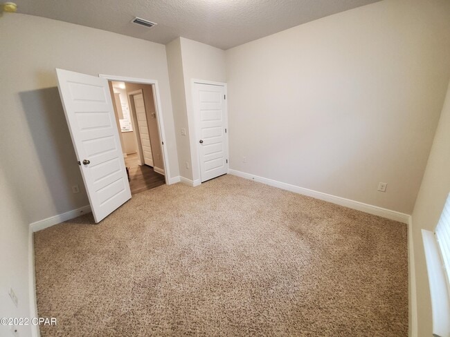 Building Photo - 326 Emerald Cove St