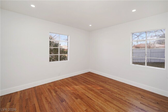 Building Photo - 1140 Hillside Pl