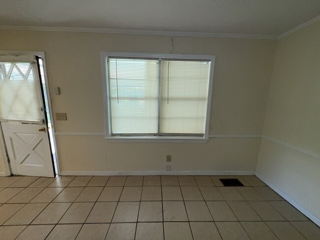 Building Photo - 3158 Peterson Dr