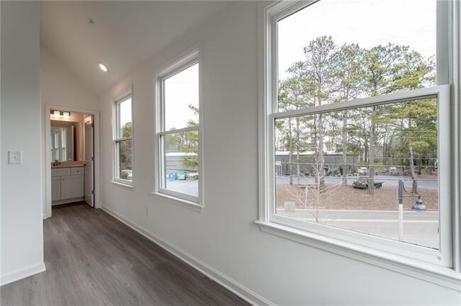 Building Photo - 101 Pearl St