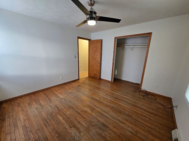 Building Photo - 600 S Linden St