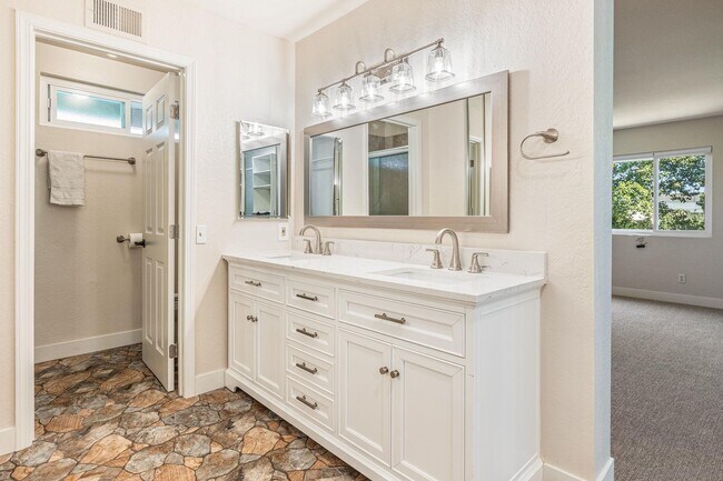 Building Photo - 3016 Segovia Ct